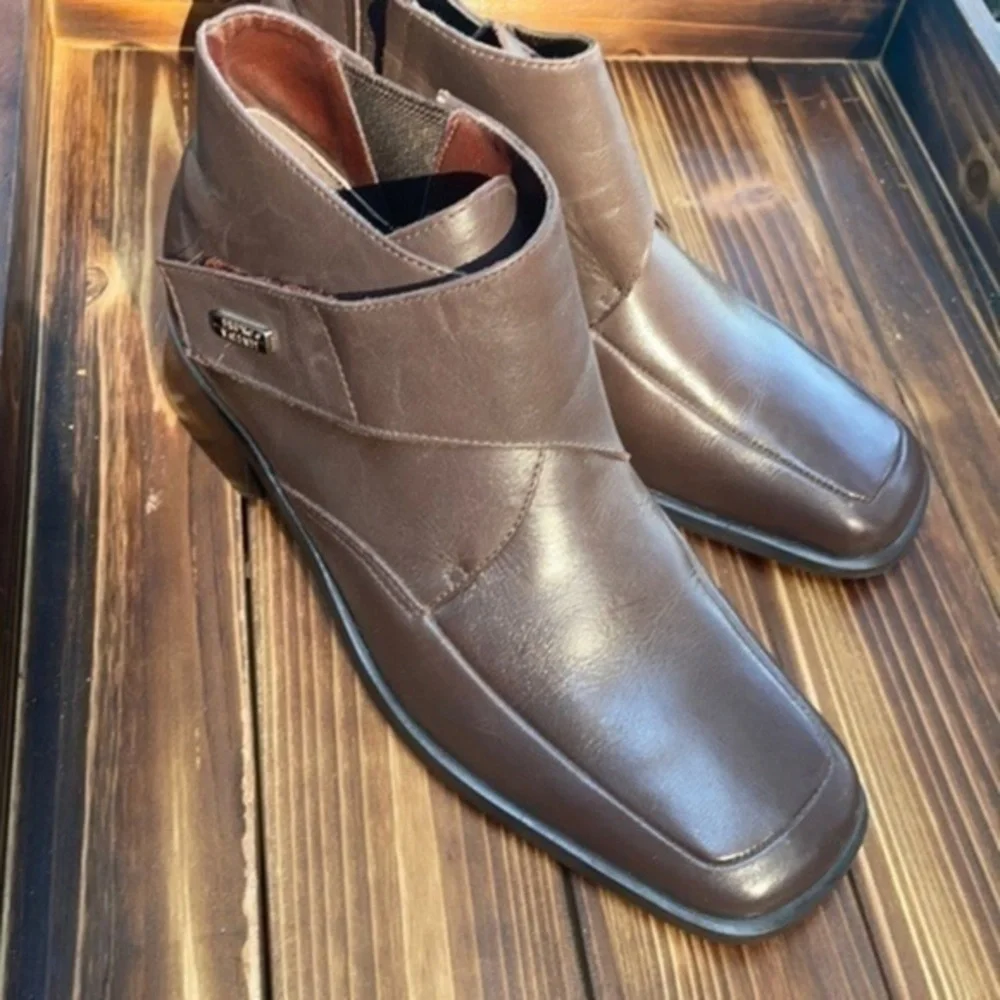 NWT Bruno Valenti shoes size 5.5 brown leather booties